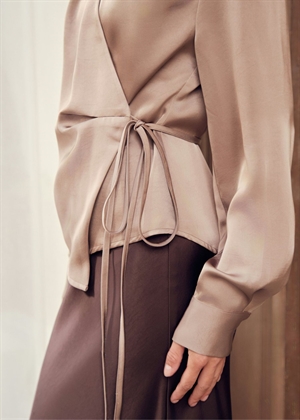 Caprina heavy sateen bluse Dark Taupe Neo Noir